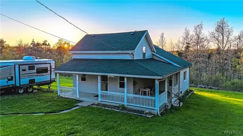1934 E Middle Rd, Silver Creek, NY 14136