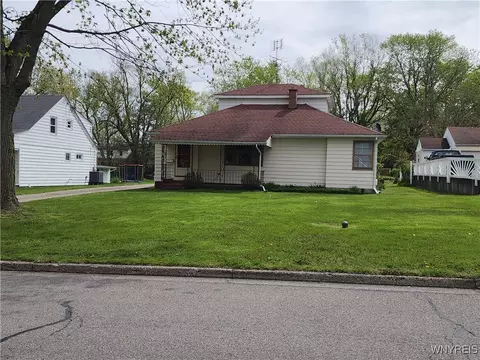 25 Boncroft Dr, West Seneca, NY 14224