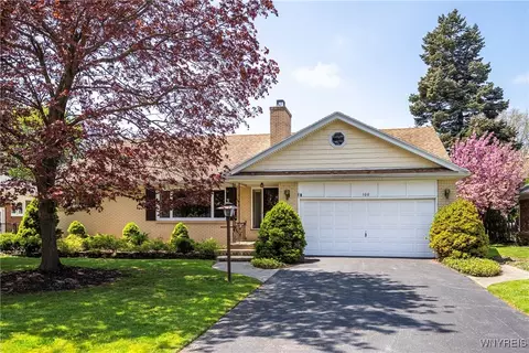 100 Lake Ledge Dr, Amherst, NY 14221