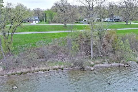 1795 W River Rd, Grand Island, NY 14072
