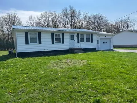 8484 East Ave, Royalton, NY 14067