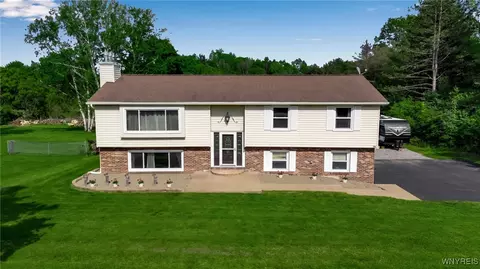 591 Girdle Rd, East Aurora, NY 14052