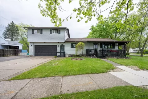 9 Luksin Dr, Tonawanda, NY 14150