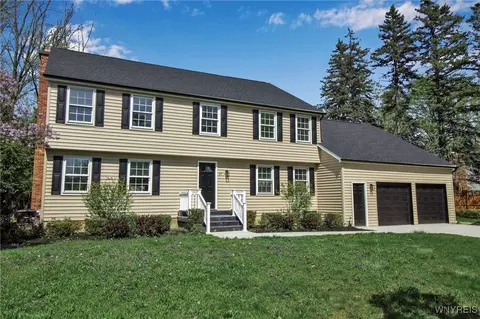 47 Sandelwood Dr, Getzville, NY 14068