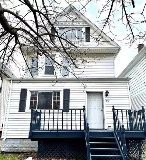 69 Red Jacket Pkwy, Buffalo, NY 14220