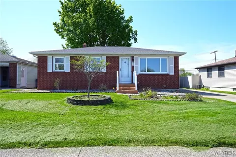 41 Della Dr, Lackawanna, NY 14218