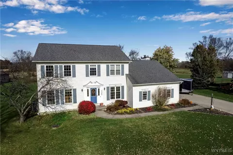 5263 Oakwood Dr, Pendleton, NY 14120