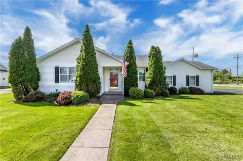 8881 Michael Douglas Dr, Clarence Center, NY 14032