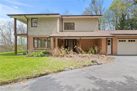 6401 Boston Ridge Rd, Orchard Park, NY 14127
