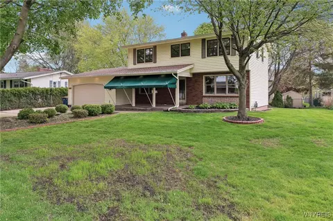 31 Roosevelt Dr, Lockport, NY 14094