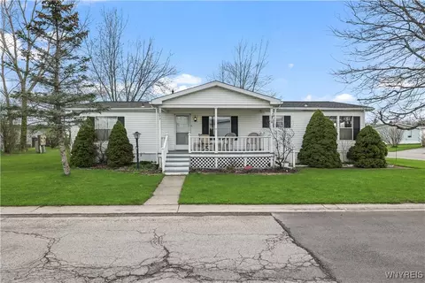 1093 Lockwood Dr, Lockport, NY 14094