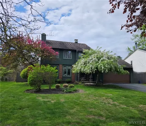 344 Bramblewood Ln, East Amherst, NY 14051