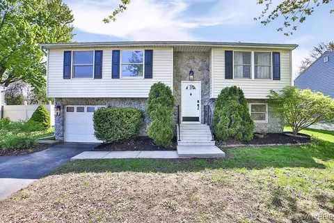 7025 Academy Ln, Lockport, NY 14094