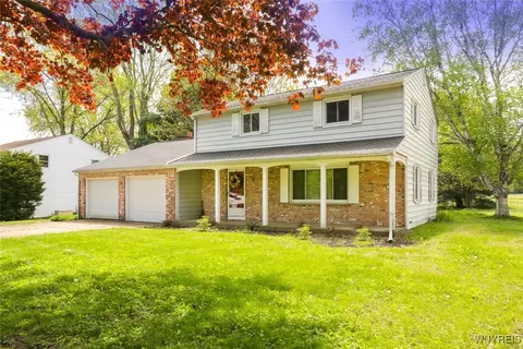 3631 Bonnie Ln, Hamburg, NY 14075