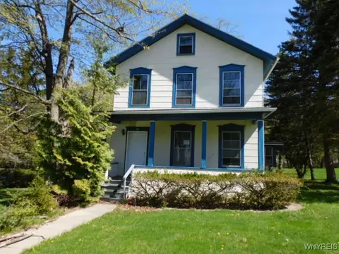 26 Robinson St, Hanover, NY 14136