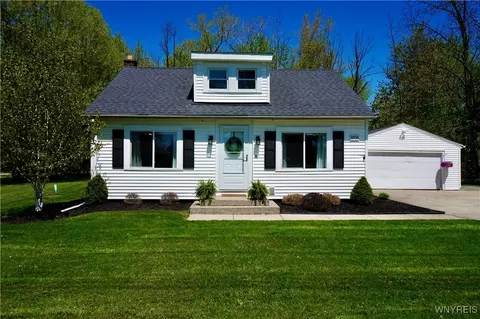 8950 Wolcott Rd, Clarence Center, NY 14032
