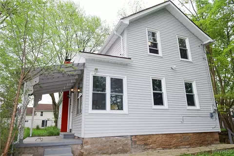 26 Amelia St, Lockport, NY 14094