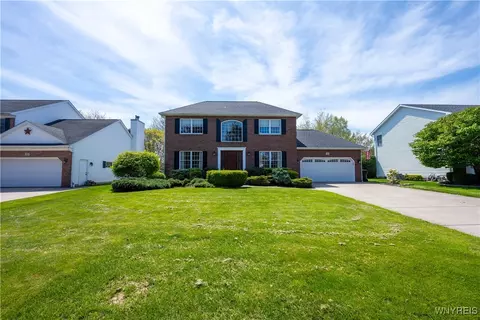 23 Redlein Dr, Lancaster, NY 14086