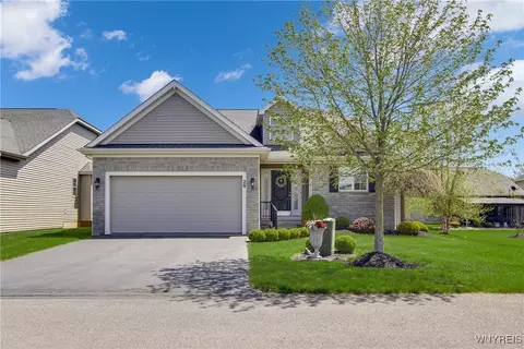 28 Dover Ct, Lancaster, NY 14086