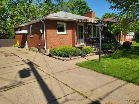 1122 93rd St, Niagara Falls, NY 14304
