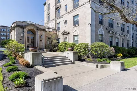 33 Gates Cir #10D, Buffalo, NY 14209
