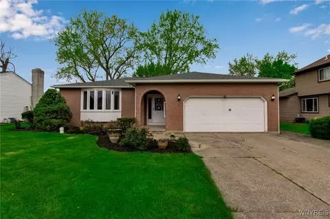93 Melrose Rd, Grand Island, NY 14072