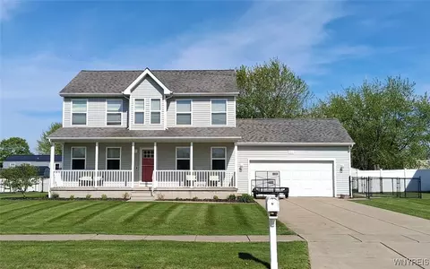 93 Park Ln, Grand Island, NY 14072