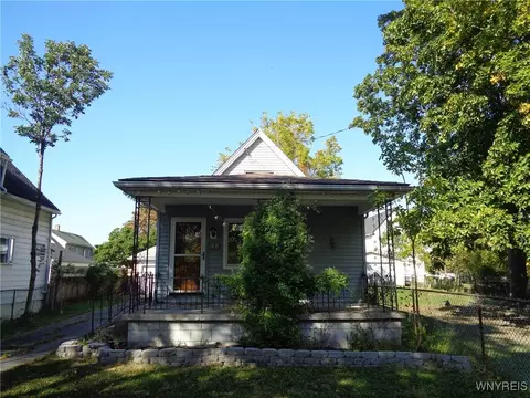 32 Home Pl, Lackawanna, NY 14218