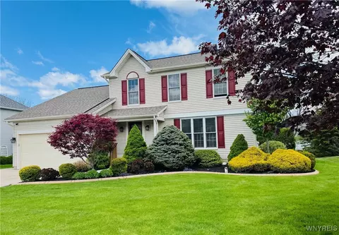 3303 Brookfield Ln, Hamburg, NY 14075