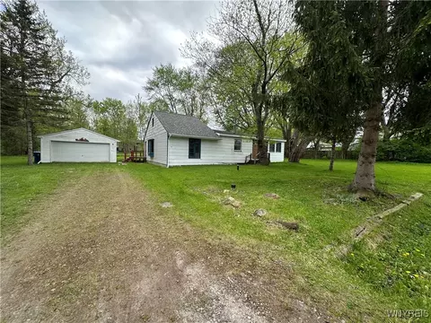 169 Rosewood Ave, Evans, NY 14006