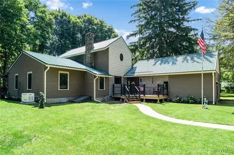 11020 Fairview Dr, Gowanda, NY 14070