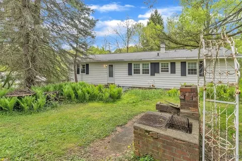 Exterior - 178 Behm Rd, Aurora, NY 14170 photo 3 of 5