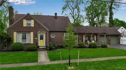 85 Columbia Dr, Amherst, NY 14221