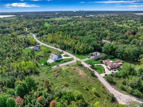 5140 Country Clb, Lewiston, NY 14092