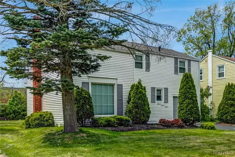 425 Roycroft Blvd, Amherst, NY 14226