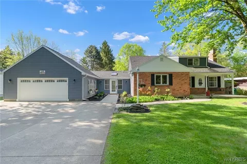 4631 W Overlook Dr, Buffalo, NY 14221