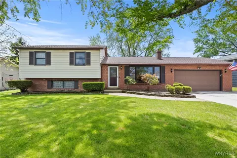 7399 Sunnydale Dr, Niagara, NY 14304
