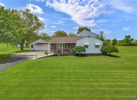 6634 Nash Rd, Wheatfield, NY 14120