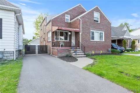 74 Columbia Pkwy, West Seneca, NY 14224