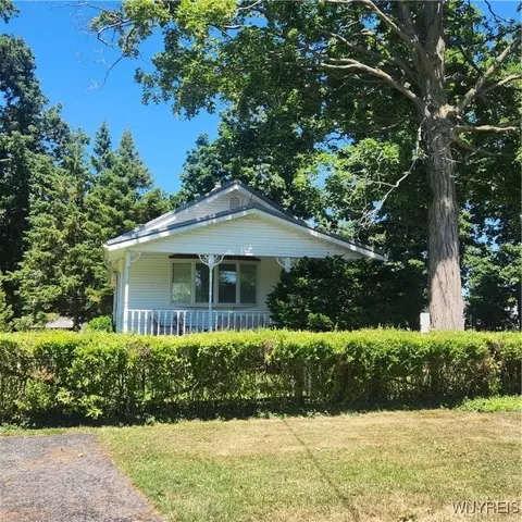 3890 Princeton Rd, Hamburg, NY 14075
