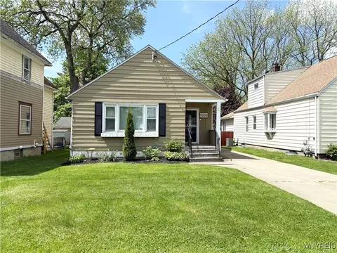 1008 N Military Rd, Niagara Falls, NY 14304