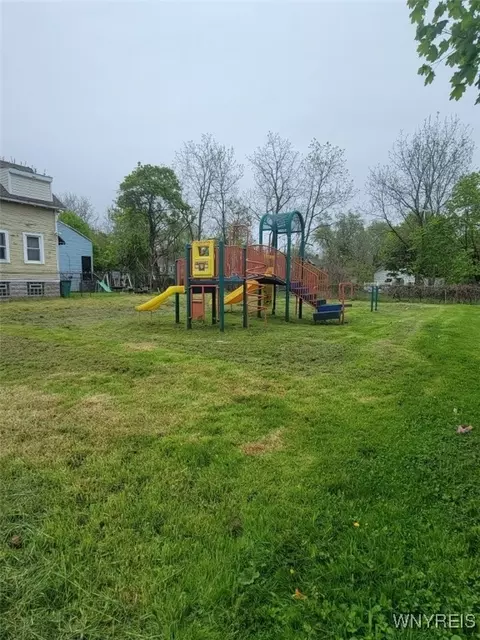 23 Earl Pl, Buffalo, NY 14211