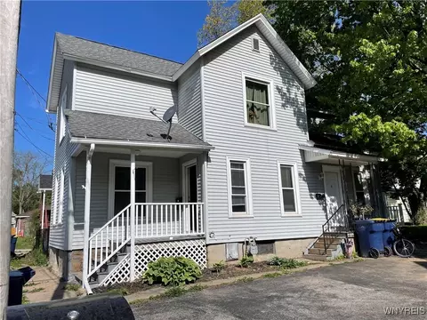 205 5 Hawley Ct, Lockport, NY 14094