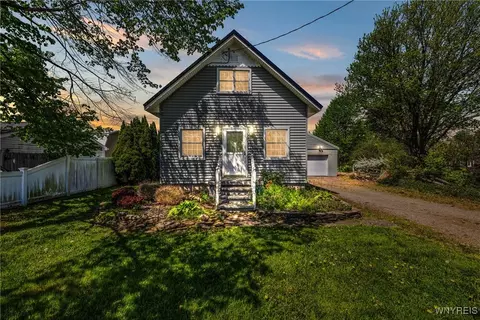 249 Bay St, Wilson, NY 14172