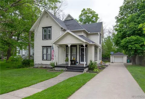 2 N Academy St, Middlebury, NY 14591