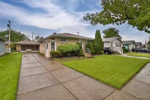 212 Poinciana Pkwy, Cheektowaga, NY 14225