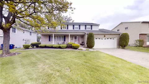 95 Foxpoint W, Amherst, NY 14221