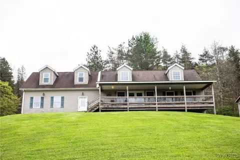 12 Dublin Meadows Rd, Mansfield, NY 14779