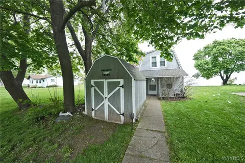 14407 Lakeshore Rd, Carlton, NY 14477