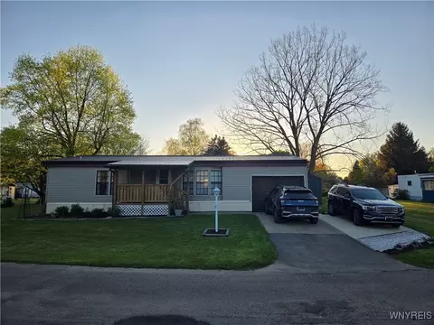 377 Southview Dr, Arcade, NY 14009